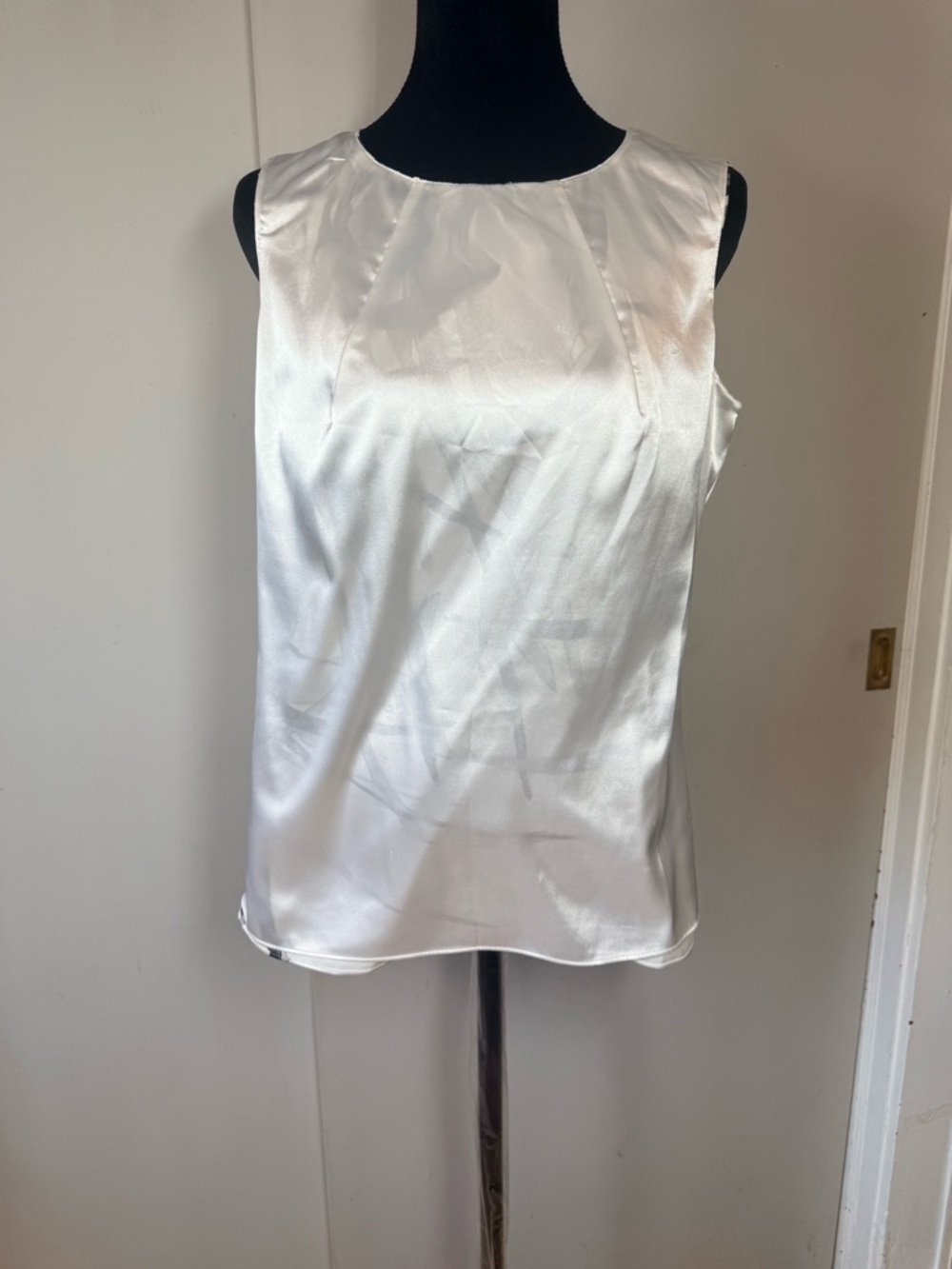 Tahari White Satin Sleeveless Top with Black & Dark Green Brushstroke Print - Picture 5 of 6
